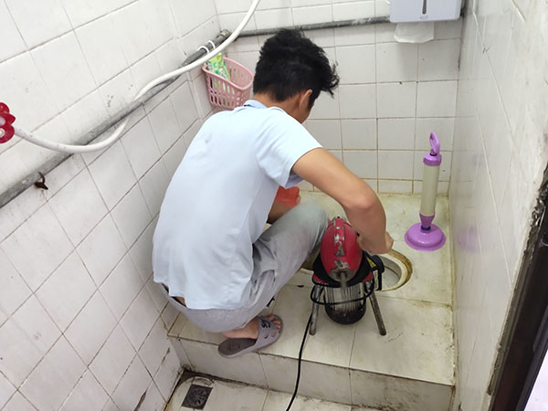 蚌埠管道堵塞冒臭气 专业师傅现场解决问题